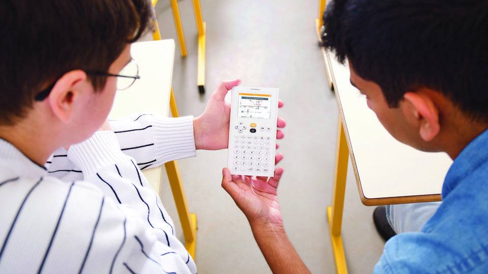 Rentrée des classes : Numworks, la calculatrice française pour le